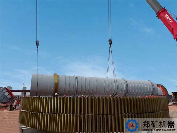 热烈祝贺广东2万吨碳酸锂项目主机设备吊装圆满成功